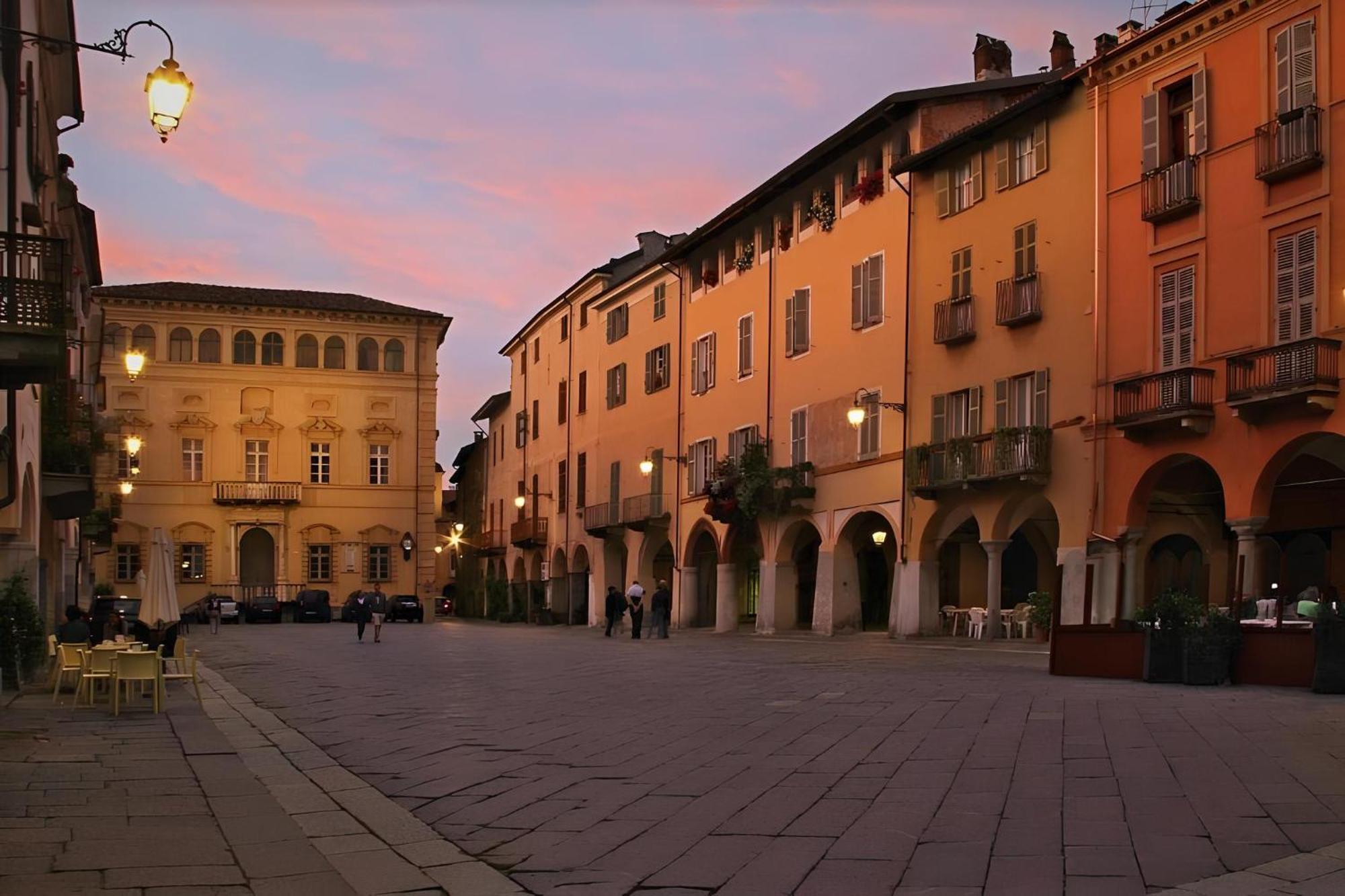 Centro Storico Luminoso Spazio Al Piazzo Biella Exterior foto